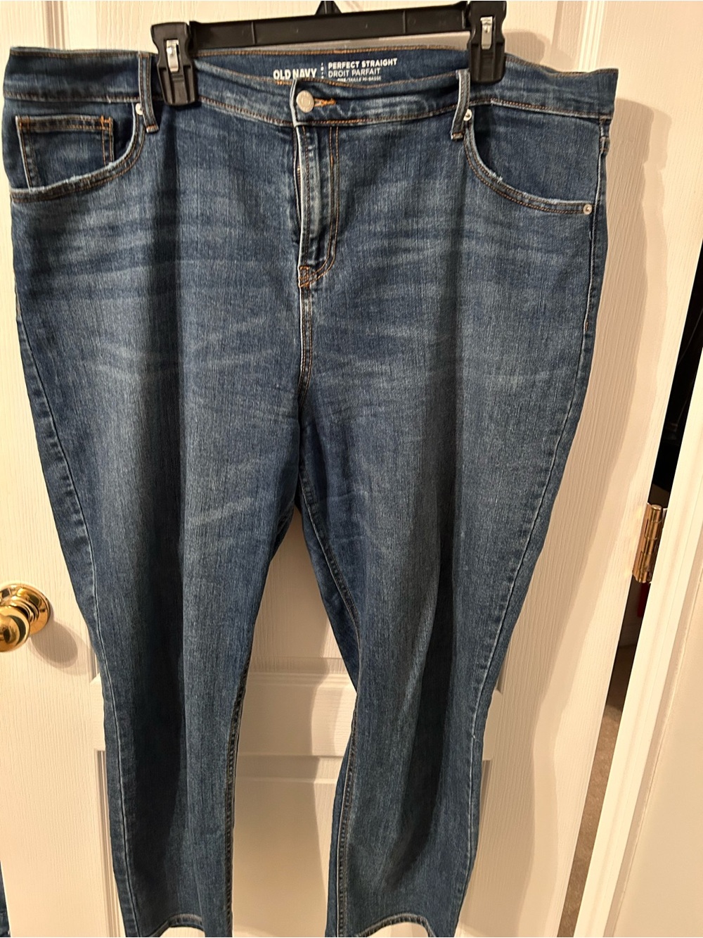 Old Navy Straight Leg Jeans in Medium Denim Blue